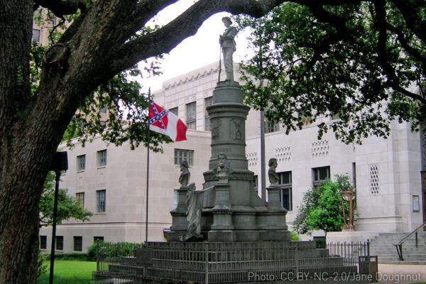 2009 phot of Confederate monument outside Caddo Parish Courthouse with Confederate Flag