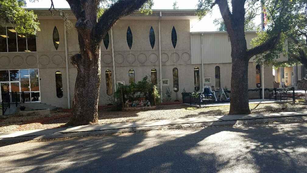 Grant Parish Courthouse with Nativity scene outside